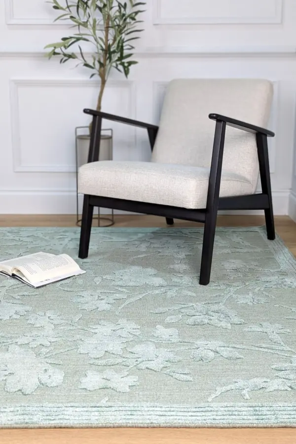 Rye, blomstrete håndvevd gulvteppe i salviegrønt fra Laura Ashley - Bilde 2