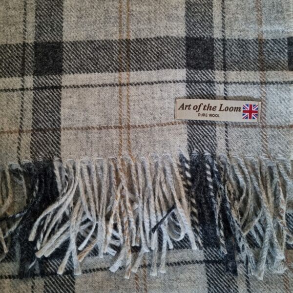 Winter Sky, rutete ullpledd fra Art of the Loom i vinterlige toner - Bilde 3