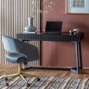 Boho Boutique, lekkert matt sort skrivebord i mangotre