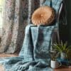 Brydie, delikat vevd pledd blånyanser fra Laura Ashley