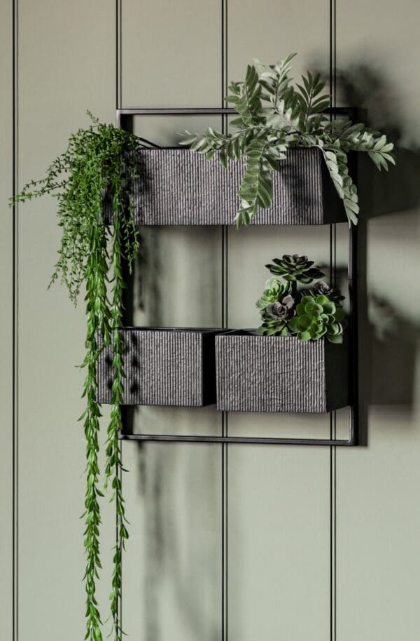 Chadlington, industriell blomsteroppheng vegg