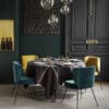 Armoiries, damaskduk i klassisk design i sort i 100%lin