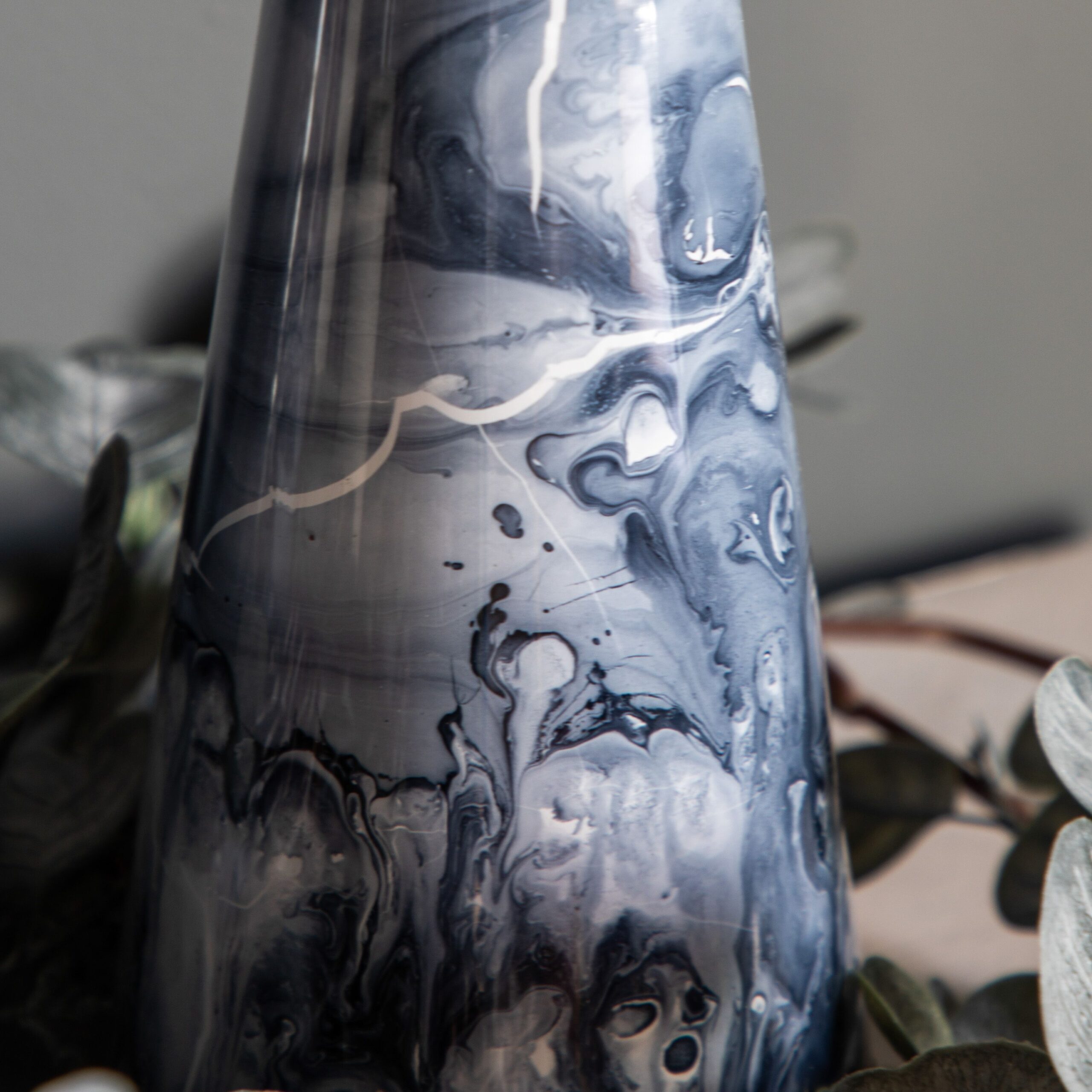 Moderne juletrær i sort glass i marmoreffekt (H 27,5 og 38cm) - Bilde 4