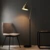 Franklin, justerbar gulvlampe i antikk messing look og sort