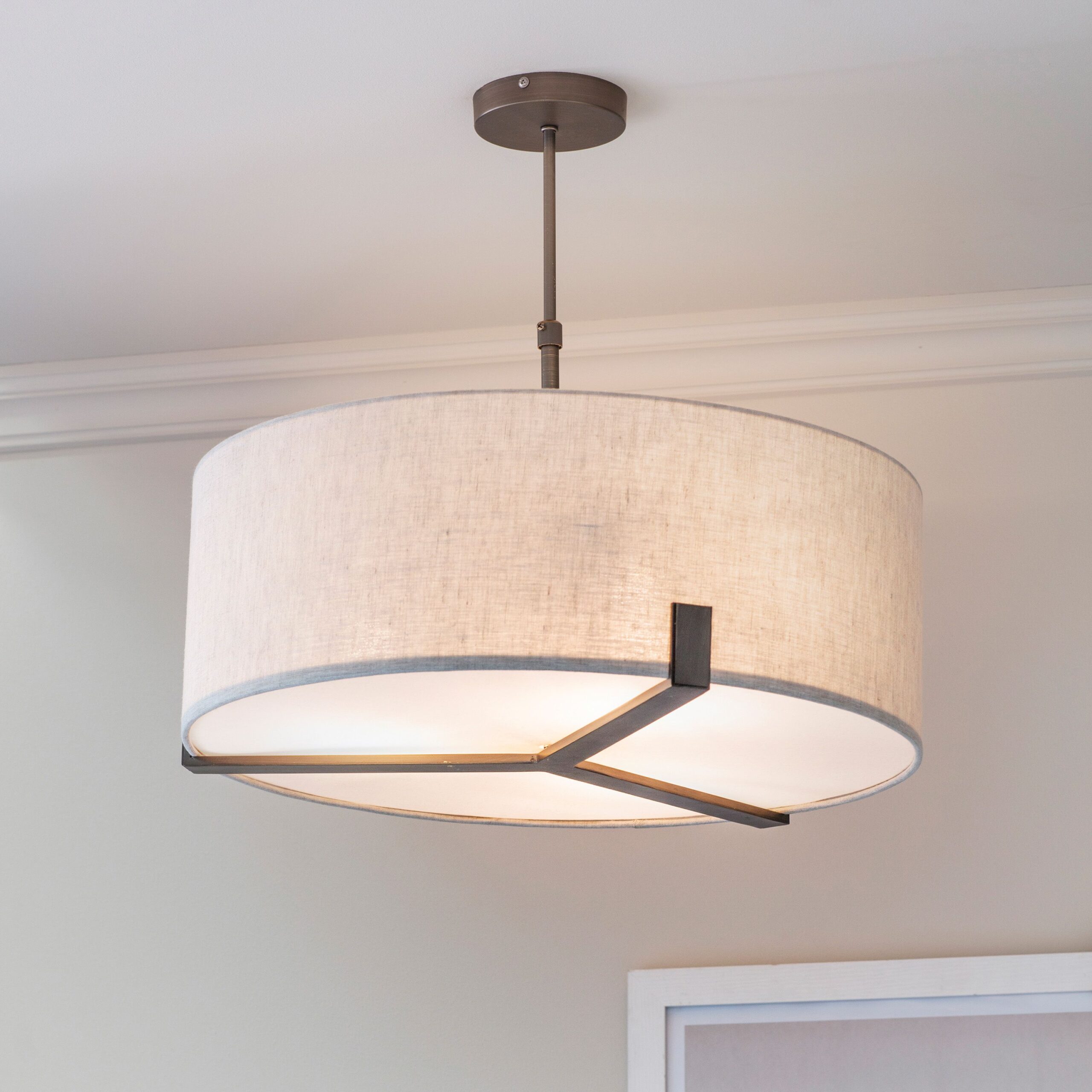 Hayfield, bronsefarget taklampe med naturfarget skjerm