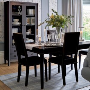 Henshaw, uttrekkbart spisebord i sort (174-214cm)