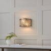 Hudson, Elegant vegglampe i antikk messing og krystall