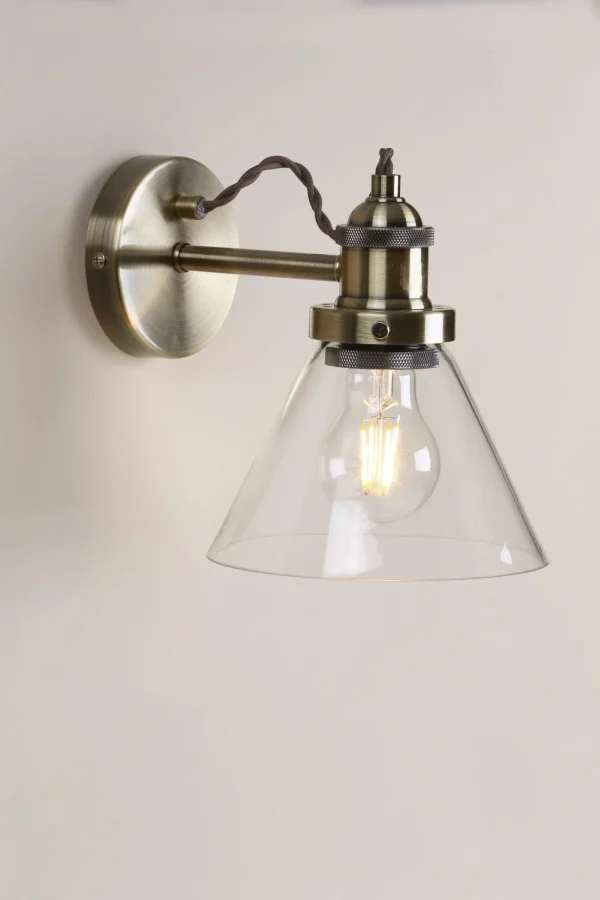 Isaac, industriell vegglampe med glasskjerm