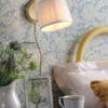 Hemsley, klassisk vegglampe med silkeskjerm