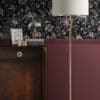 Highgrove, elegant stålampe i antikk messing