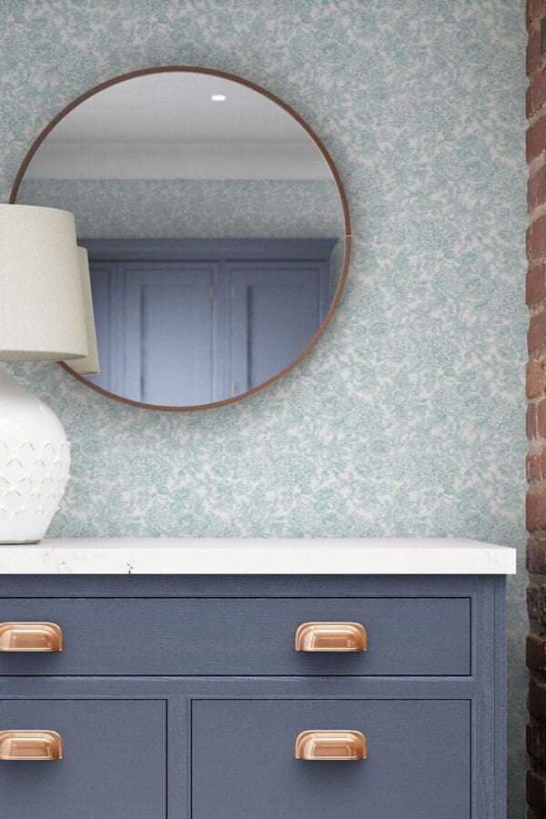 Louise, tapet med blomster i duck egg fra Laura Ashley