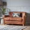 Mr.Paddington, liten, sjarmerende brun skinnsofa i vintage skinn
