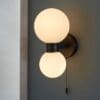 Pulsa, Stilfull og moderne vegglampe i sort med glasskupler (IP44) - Bilde 2