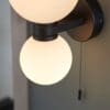 Pulsa, Stilfull og moderne vegglampe i sort med glasskupler (IP44) - Bilde 5