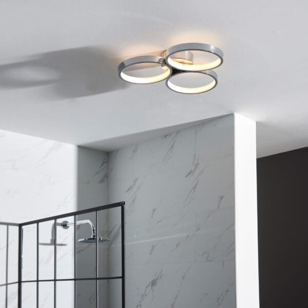 Radius, moderne LED taklampe til bad i sirkulær design (IP44)
