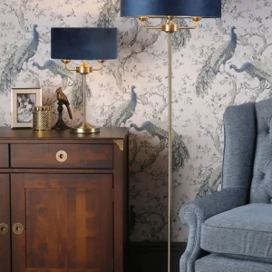 Sorrento stålampe i antikk messing med blå fløyelsskjerm fra Laura Ashley