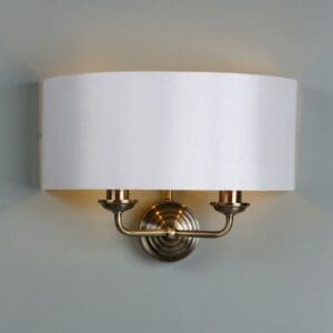 Sorrento, vegglampe i antikk messing og kremfarget skjerm