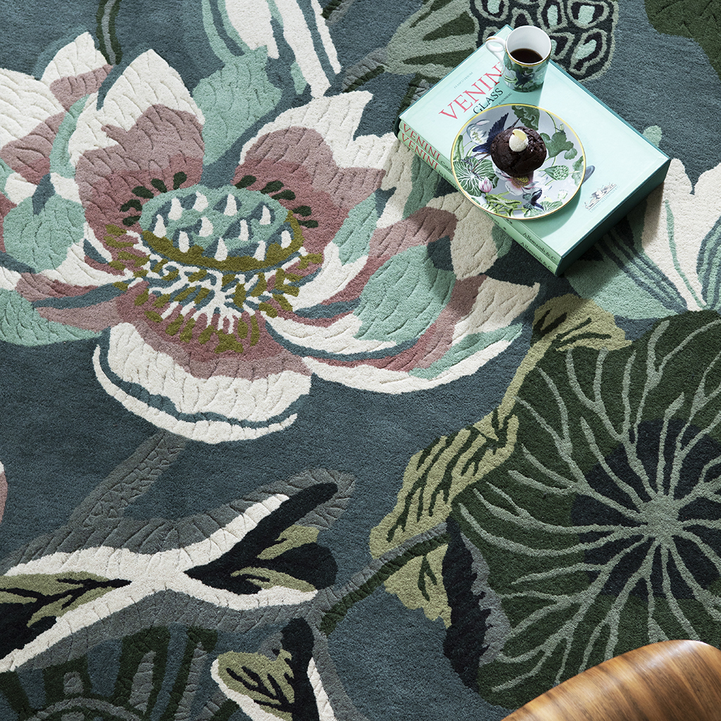 Wedgwood Waterlily, håndknyttet rundt gulvteppe i blågrønt