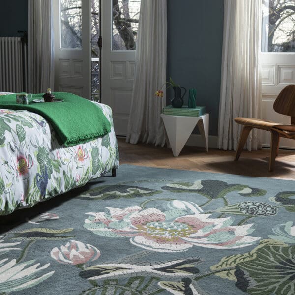 Wedgwood Waterlily, håndknyttet gulvteppe i blågrønt