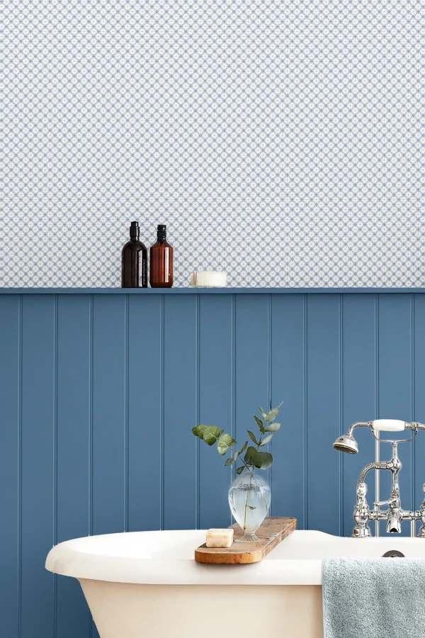 Wickerwork, tapet med flettemønster i blått fra Laura Ashley