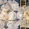 Elwick, moderne lysekrone i messing og glass - Bilde 2