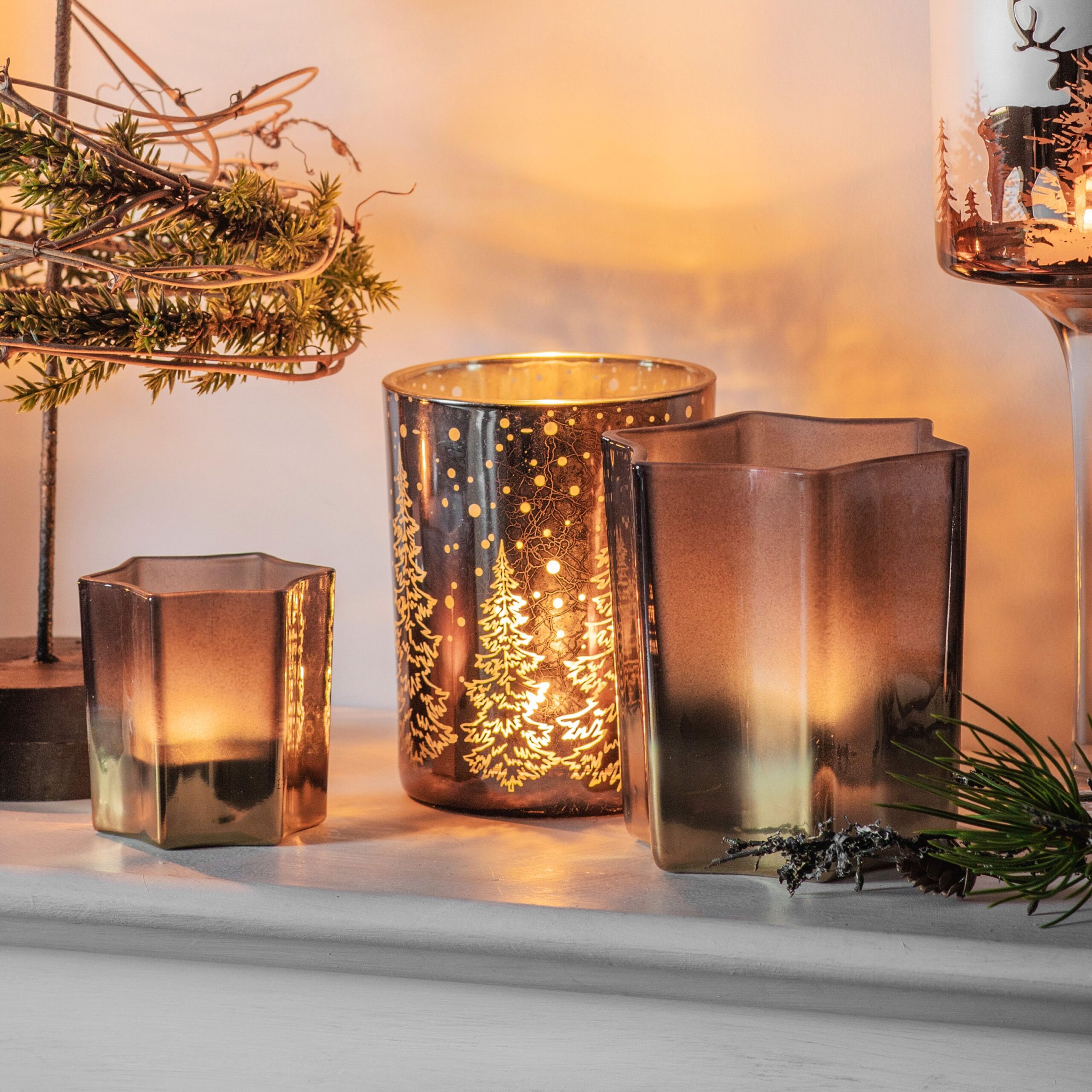 Lysholder med juletre cut out i gull og sort ( 3str) - Bilde 3