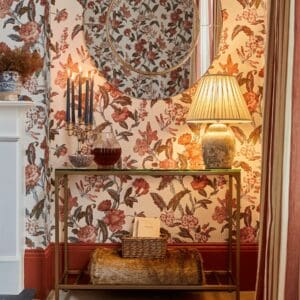 Brynmill, stilrent konsollbord i antikk messing og glass