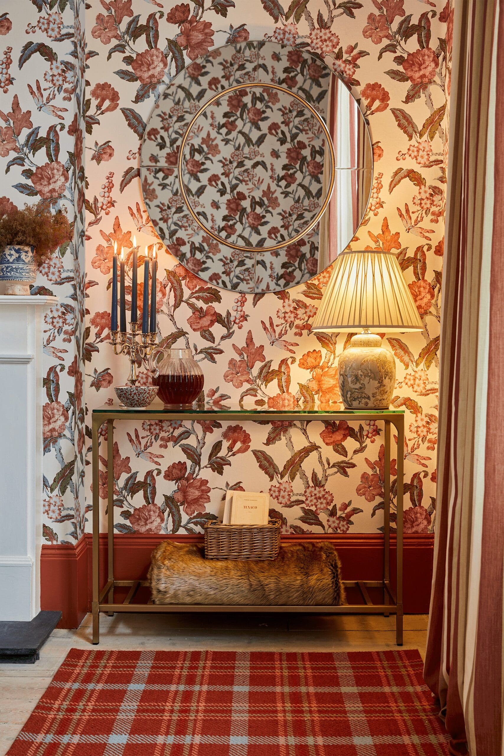 Brynmill, stilrent konsollbord i antikk messing og glass