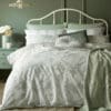 Tuileries sengesett fra Laura Ashley i salviegrønt