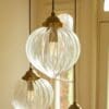 Whitham, taklampe med 3 pendler i messing og glass fra Laura Ashley - Bilde 2