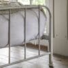 Loughton, enkel metallseng i elfenben (B150cm) - Bilde 4