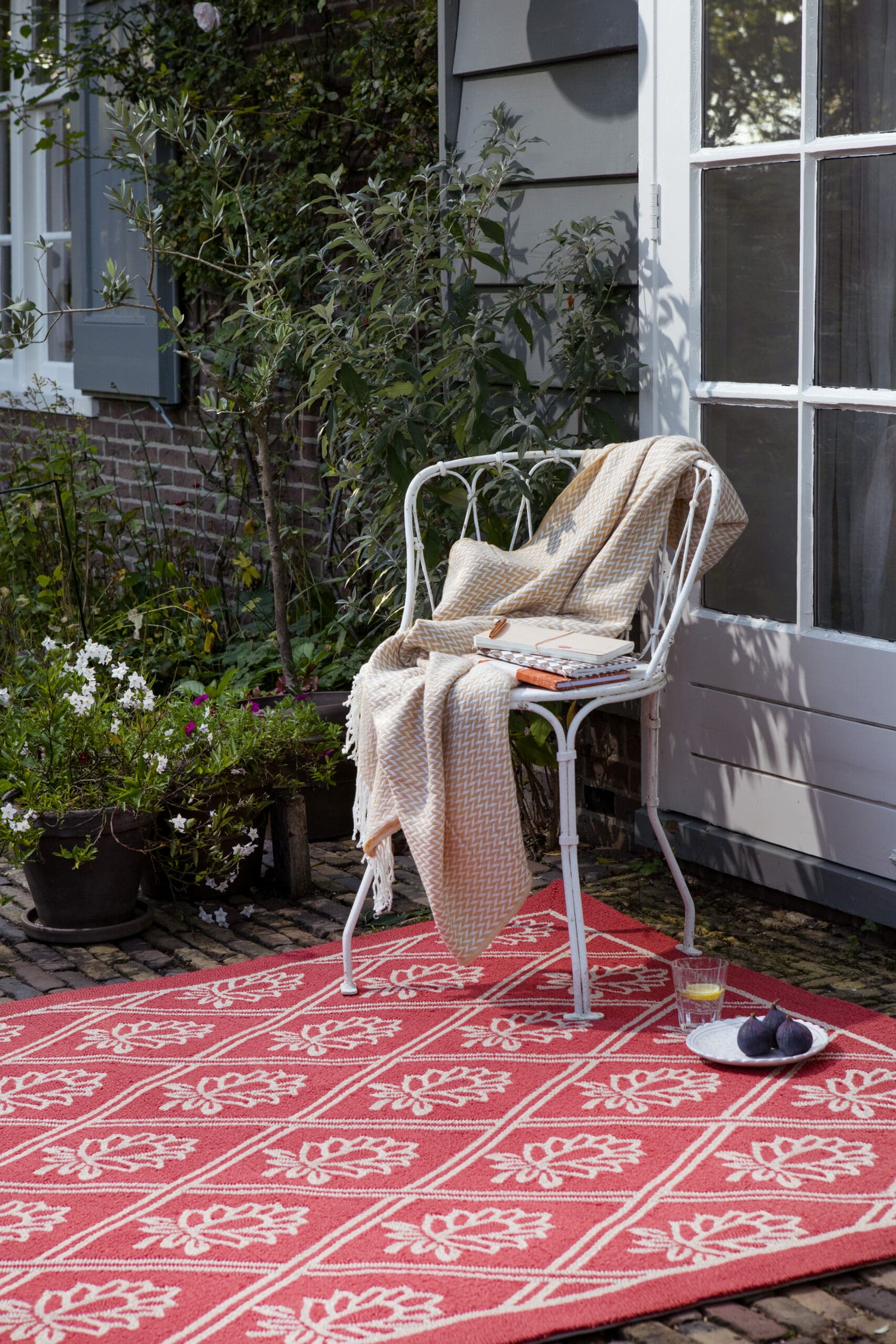 Porchester, stilrent utendørsteppe fra Laura Ashley i rødt