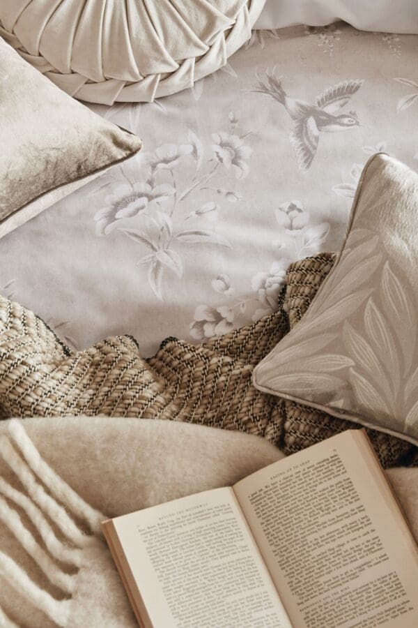 Rowsham, elegant, blomstrete sengesett i naturtoner fra Laura Ashley  - Bilde 3