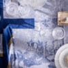 Festin, damaskvevd spisebrikke i elegant mønster i blått