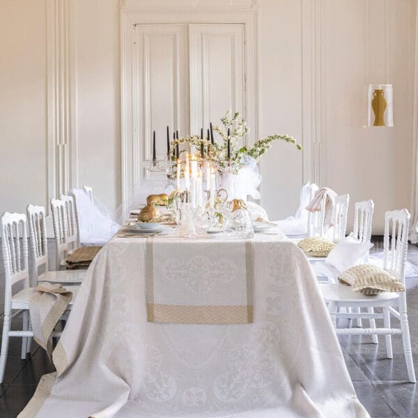 "Èvasion Cèleste" elegant beige damaskduk i lin