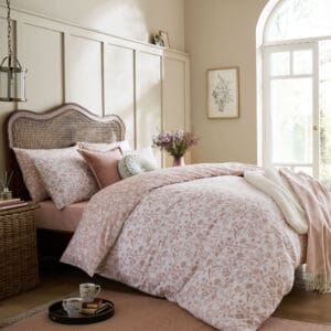 Shepherds Purse, stilrent sengesett i rosa fra Laura Ashley