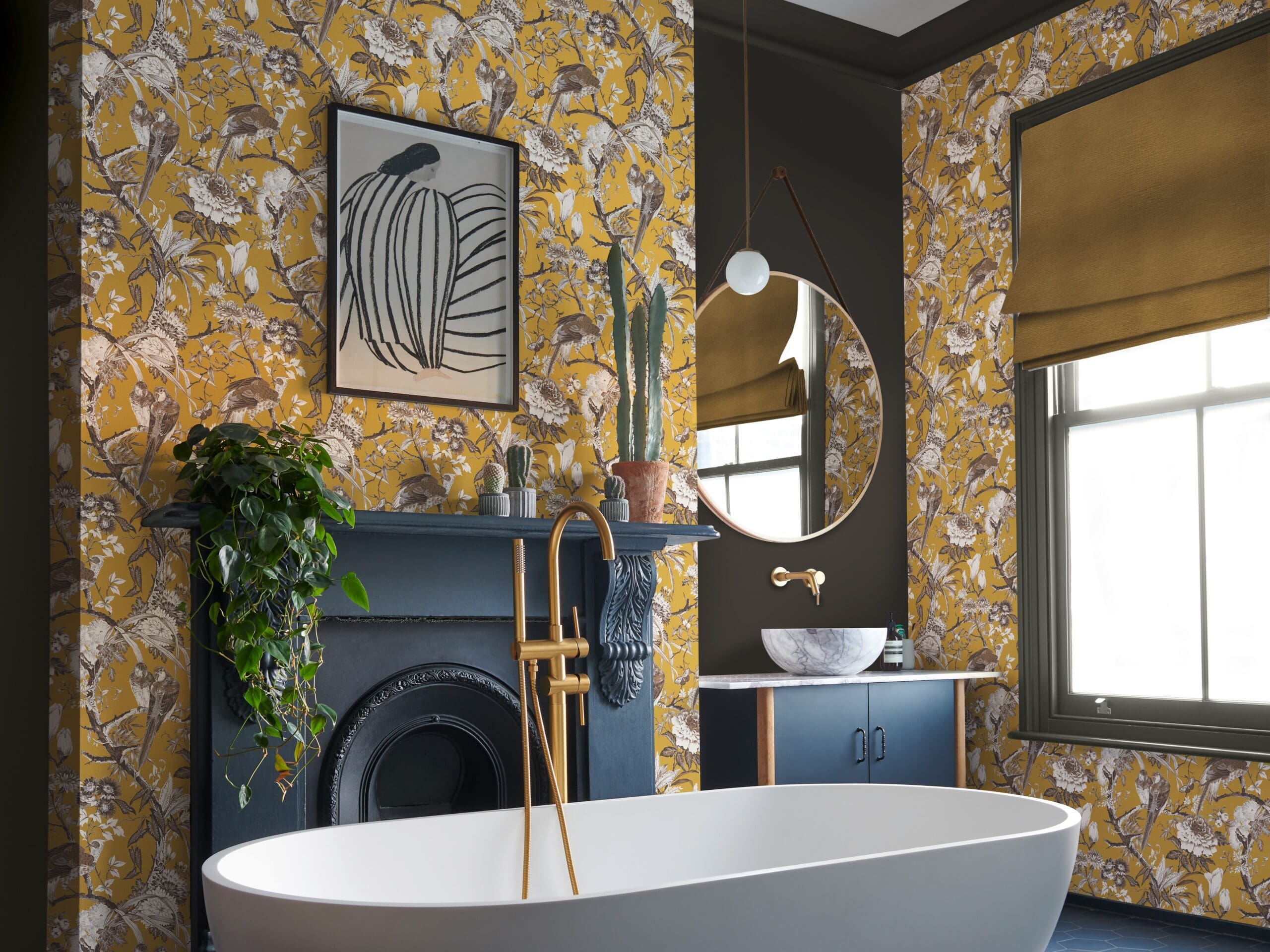 Perrow klassisk tapet med fugler i sennepsgult