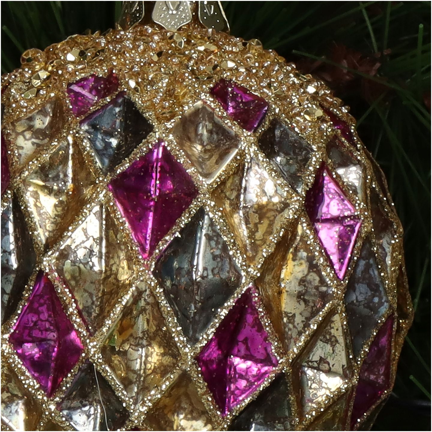 Fargerik julekule med harlekinmønster i rosa - Bilde 2