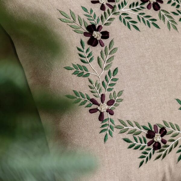 Windsor, juleputetrekk med brodert krans - Bilde 2