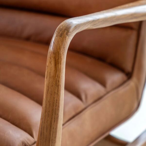 Datsun, lenestol i  brunt vintage skinn, med armelener i ask - Bilde 6