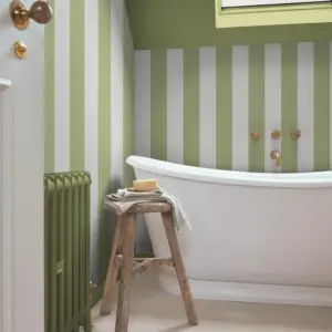 Quartet Stripe Green, bredstripete tapet i grønt