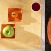 A la Carte feuilles, akrylbelagt spisebrikke med grafisk motiv i gult - Bilde 2