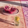 Arriere Pays, akrylbelagt damaskduk med fruktmotiv i rosa - Bilde 3