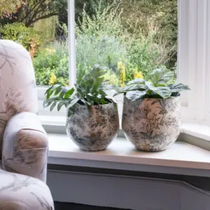 Marlbrook landlige blomsterpotter i jern fra Laura Ashley