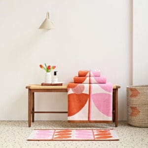 Stem Bloom, retro håndklær i rosa og orange fra Orla Kiely