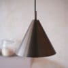 Cape, stilren moderne pendellampe i antikk bronse - Bilde 4