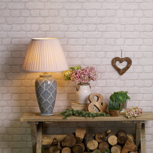 Klassisk keramikklampe i med geometrisk blått motiv