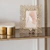 Miel fotoramme med bikubedesign i champagne
