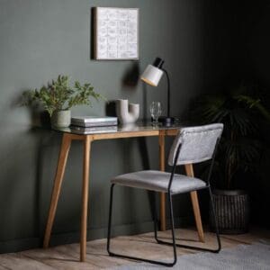 minimalistisk skrivebord i eik og glass