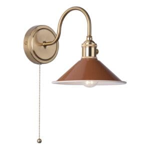 Hadano vegglampe i messing med brun metallskjerm